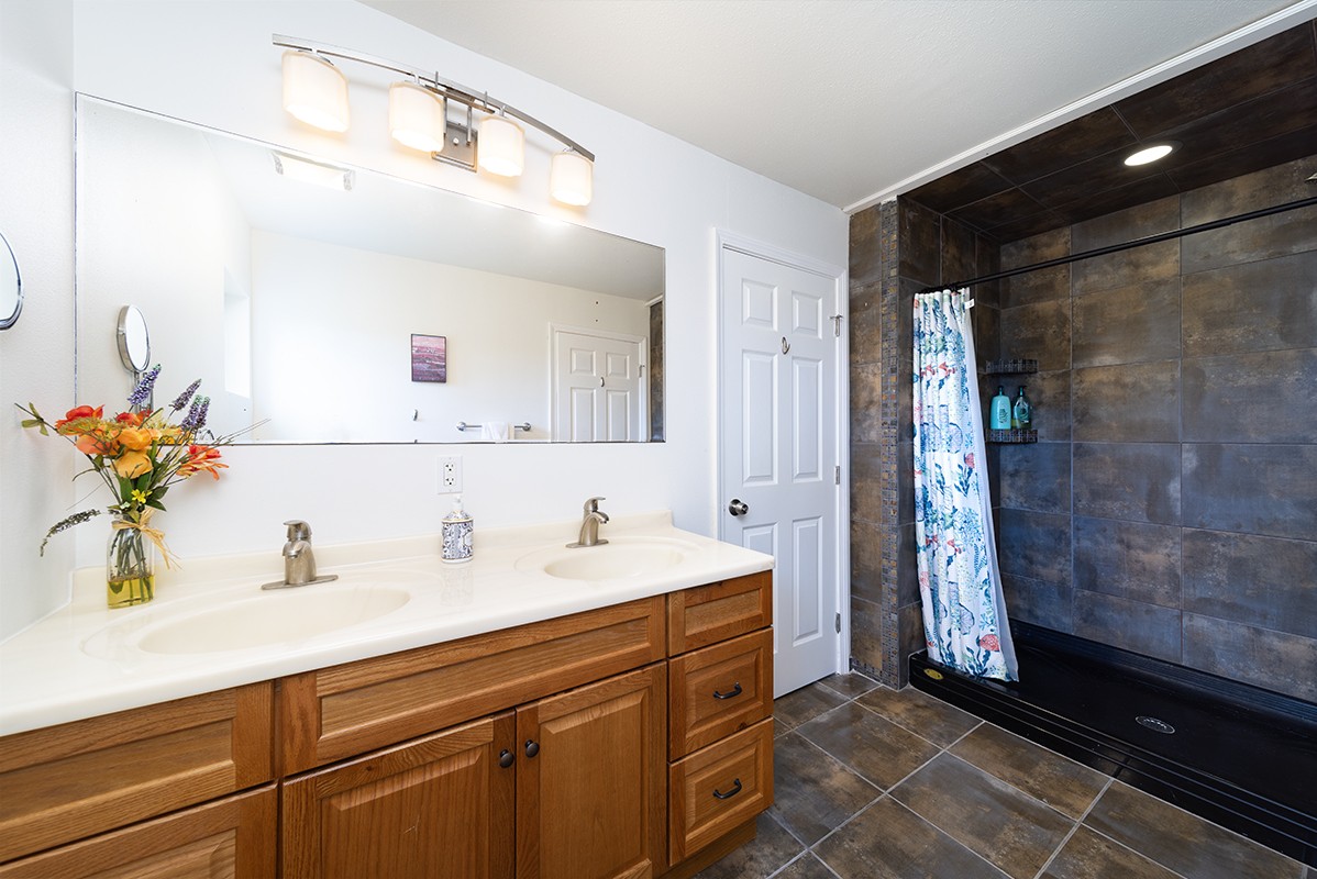 7 Bed 8 Bath House in Pepeekeo